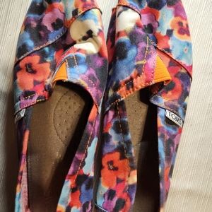 TOMS Women's Colorful Floral Espadrilles
